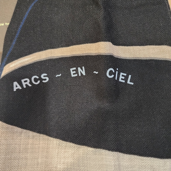 GIFTABLE Hermès Arcs-en-Ciel Triangle Cashmere/Silk - Picture 7 of 10